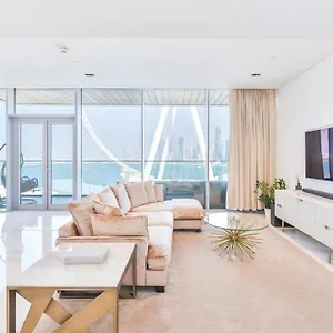 شقة Luxury 2 Bedroom Beachfront Apt W Stunning Sea View, دبي